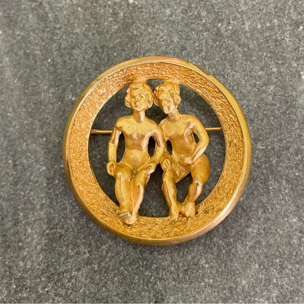 Vintage Trifari Gemini Twins Zodiac Gold Brooch Ad Piece
